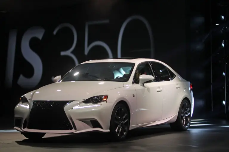 Lexus IS F Sport - Salone di Detroit 2013 - 6