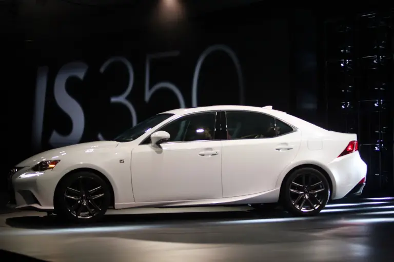 Lexus IS F Sport - Salone di Detroit 2013 - 10