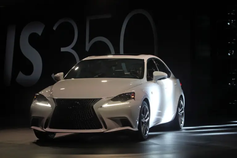 Lexus IS F Sport - Salone di Detroit 2013 - 15