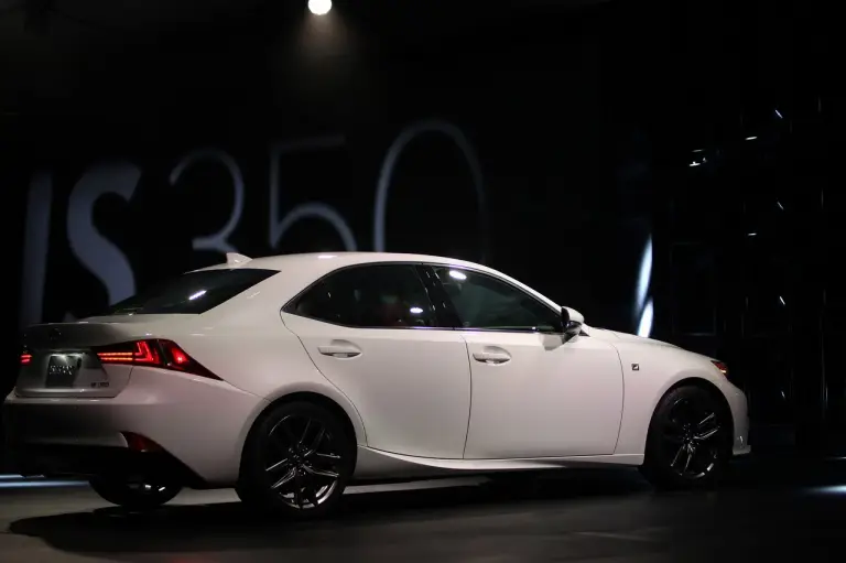 Lexus IS F Sport - Salone di Detroit 2013 - 19