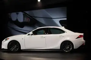 Lexus IS F Sport - Salone di Detroit 2013 - 20