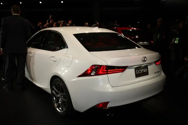 Lexus IS F Sport - Salone di Detroit 2013 - 12