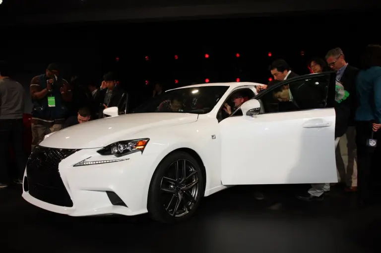 Lexus IS F Sport - Salone di Detroit 2013 - 24