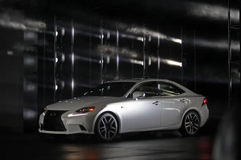 Lexus IS F Sport - Salone di Detroit 2013 - 29