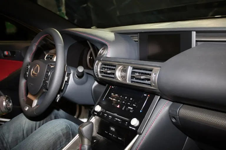 Lexus IS F Sport - Salone di Detroit 2013 - 30