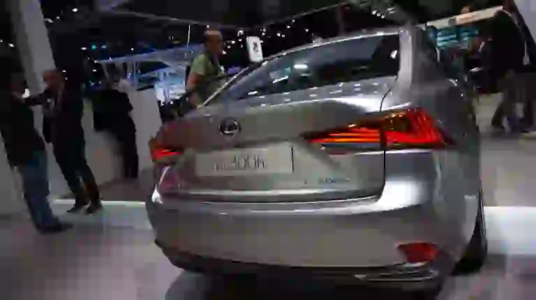 Lexus IS - Salone di Parigi 2016 - 3