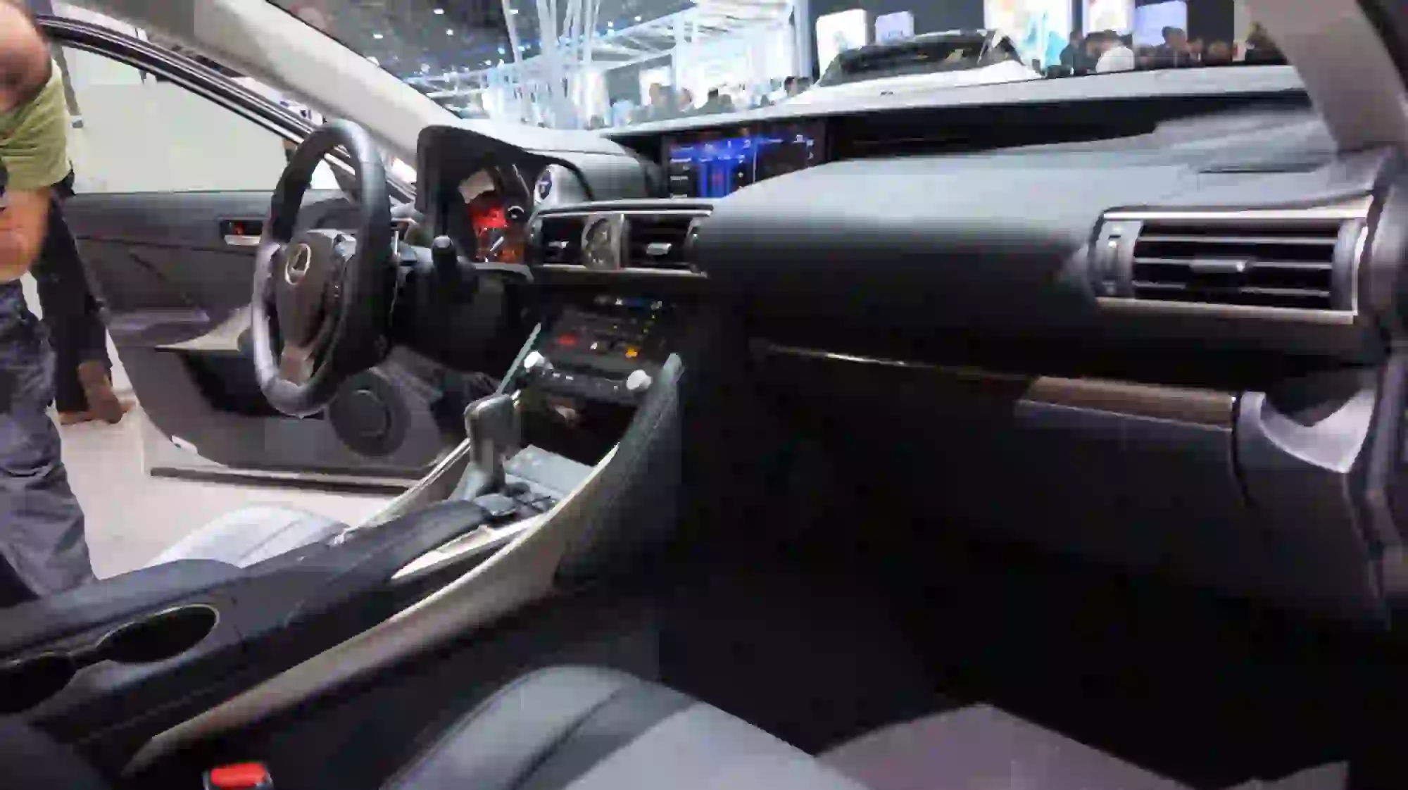 Lexus IS - Salone di Parigi 2016 - 4