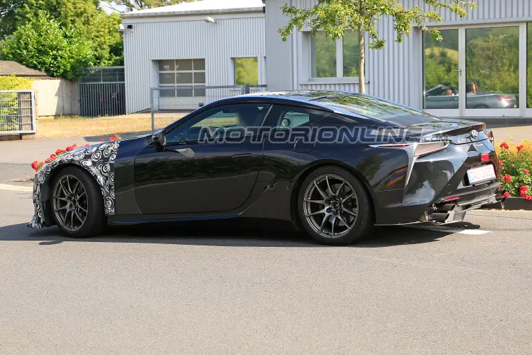 Lexus LC-F foto spia 24 luglio 2018 - 6