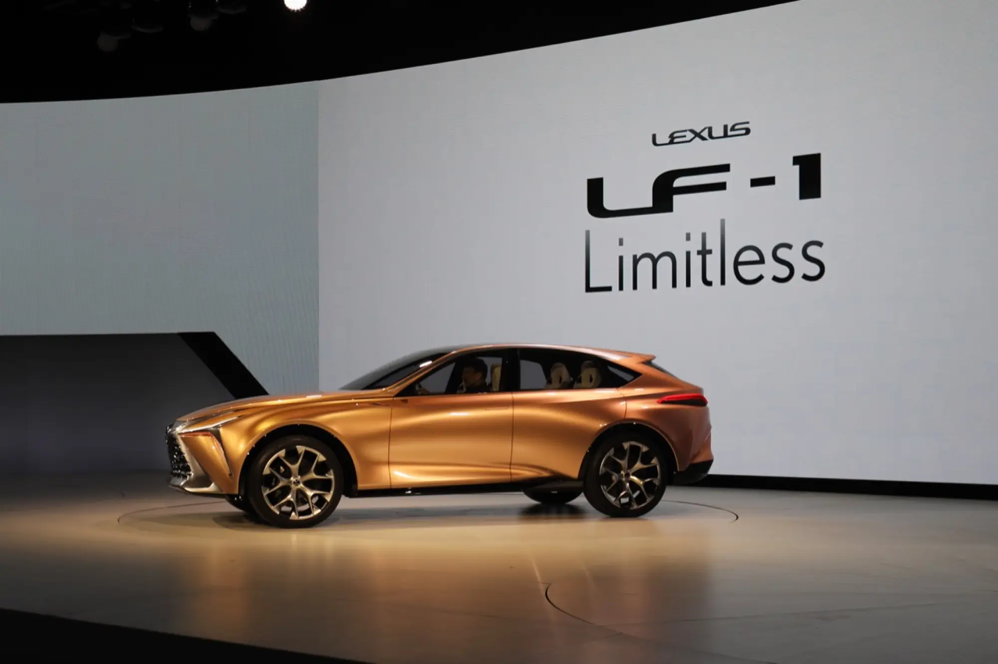 Lexus LF-1 Limitless Concept - Salone di Detroit 2018 - 2