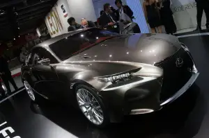 Lexus LF CC - Salone di Parigi 2012