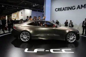 Lexus LF CC - Salone di Parigi 2012