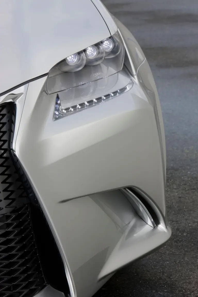 Lexus-LF-Gh - 5