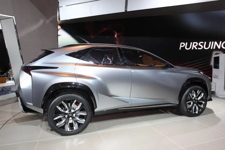 Lexus LF-NX - Salone di Detroit 2014 - 2