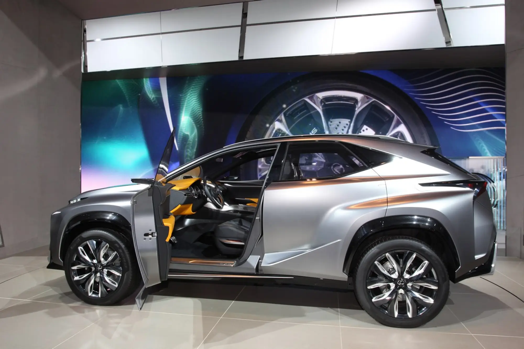 Lexus LF-NX - Salone di Detroit 2014 - 8