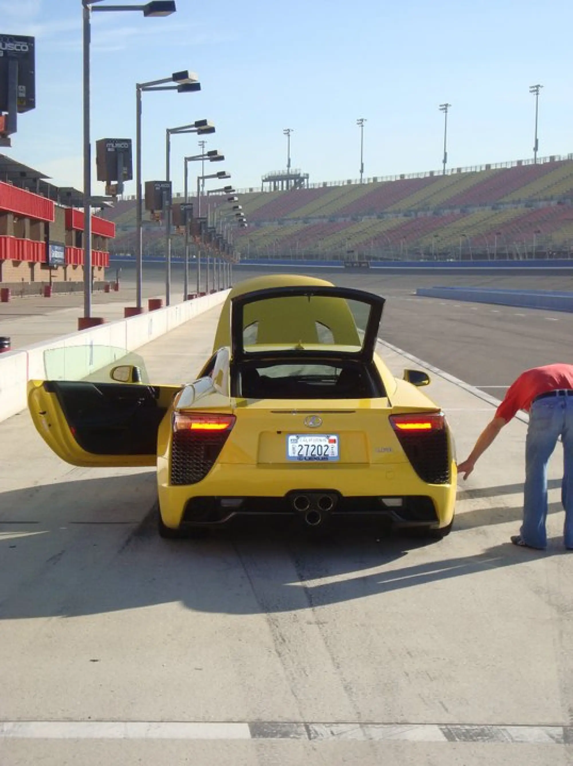 Lexus LFA durante un test in California - 3