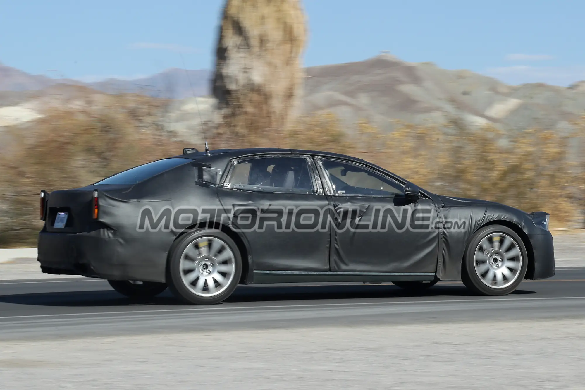 Lexus LS 2018 (foto spia) - 13