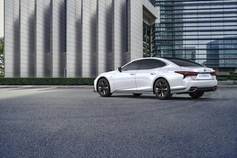 Lexus LS 2021 - 47