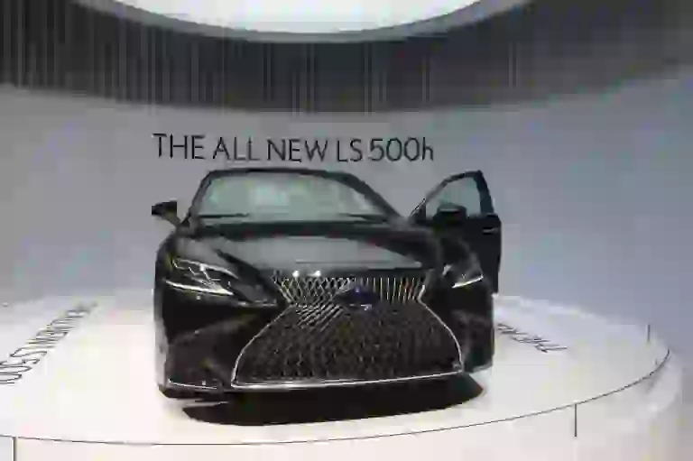 Lexus LS 500h - Salone di Ginevra 2017 - 4