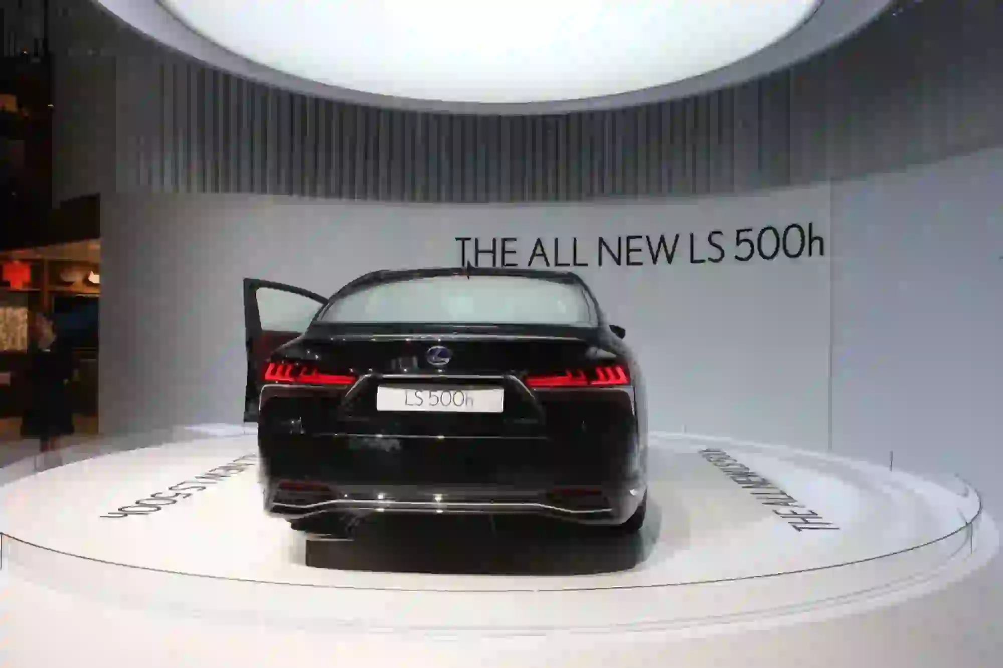 Lexus LS 500h - Salone di Ginevra 2017 - 8