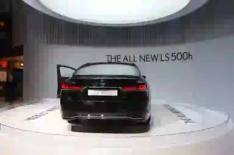Lexus LS 500h - Salone di Ginevra 2017 - 8