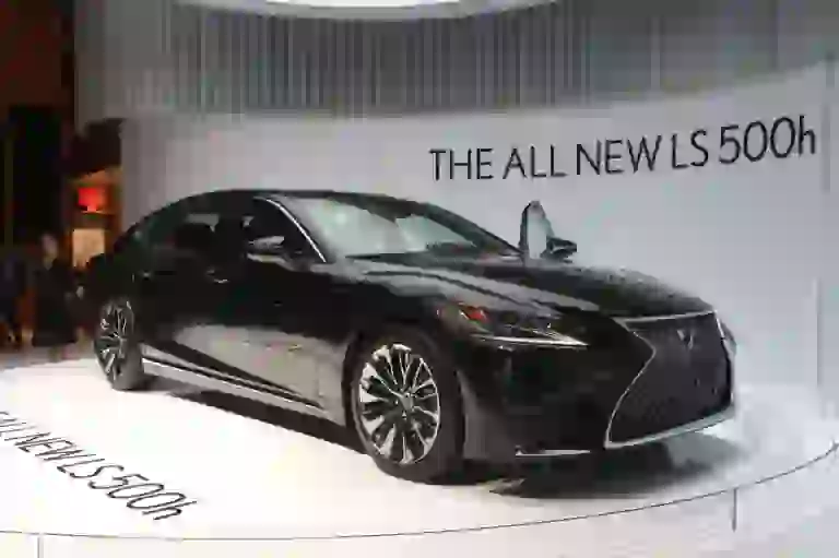 Lexus LS 500h - Salone di Ginevra 2017 - 11