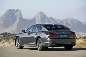 Lexus LS Hybrid MY 2018