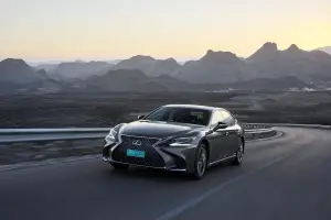 Lexus LS Hybrid MY 2018 - 48