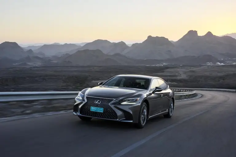 Lexus LS Hybrid MY 2018 - 48
