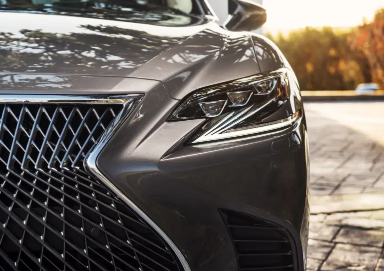 Lexus LS MY 2018 - 10