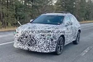 Lexus NX - Foto spia 13-1-2021