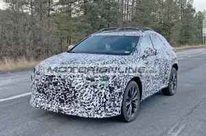 Lexus NX - Foto spia 13-1-2021