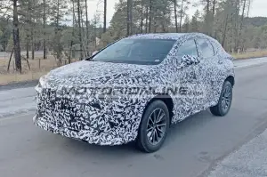 Lexus NX - Foto spia 13-1-2021