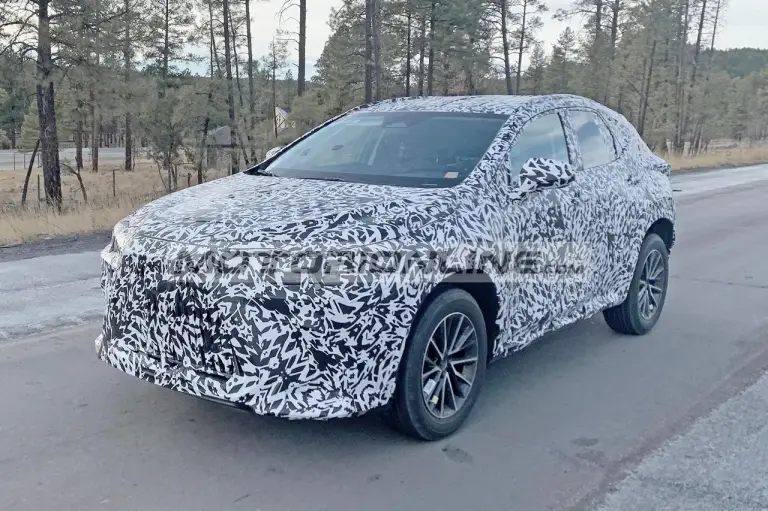 Lexus NX - Foto spia 13-1-2021 - 3