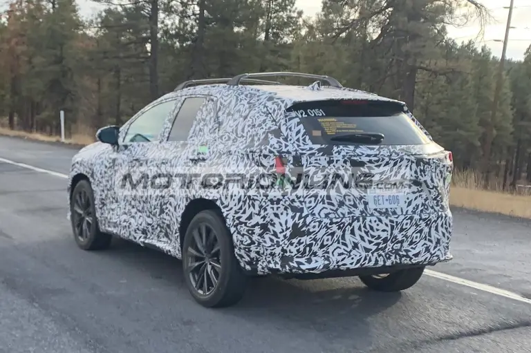 Lexus NX - Foto spia 13-1-2021 - 1