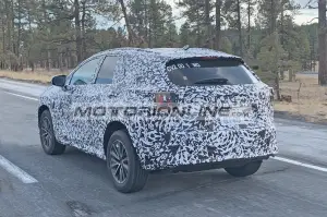 Lexus NX - Foto spia 13-1-2021