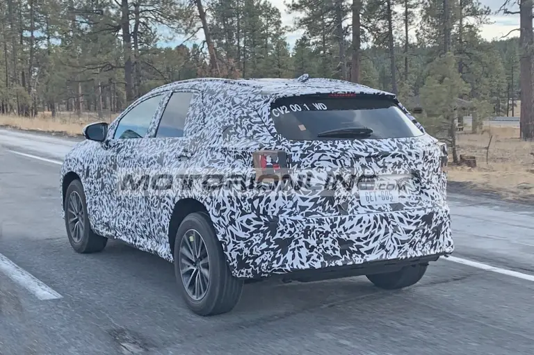 Lexus NX - Foto spia 13-1-2021 - 2