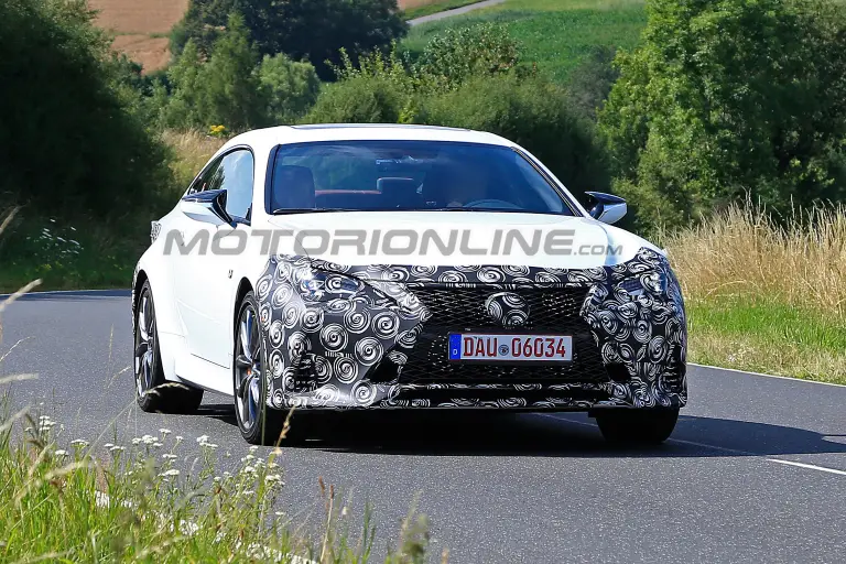 Lexus RC-F foto spia 24 luglio 2018 - 1