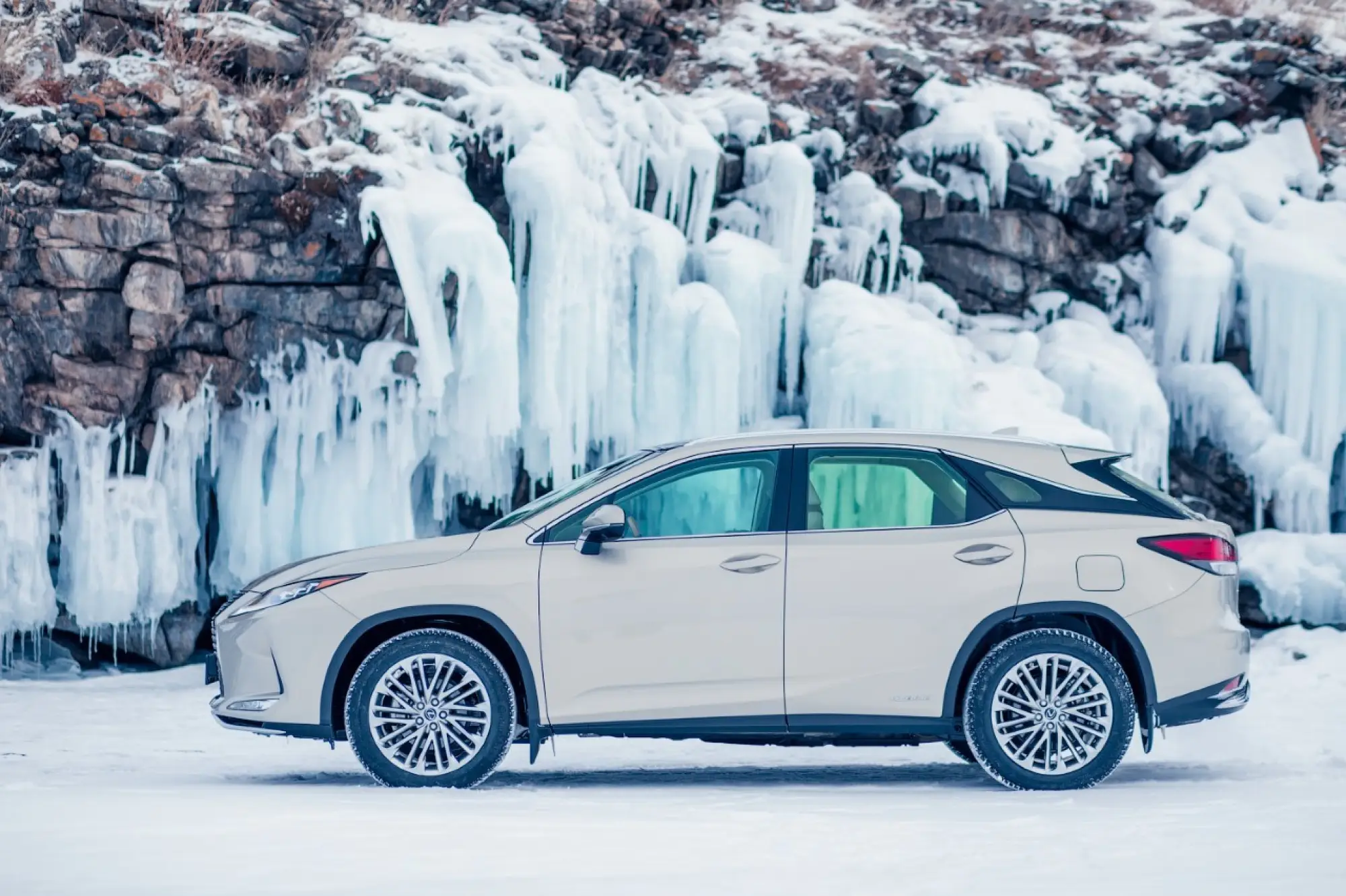 Lexus sul lago ghiacciato Baikal  - 21