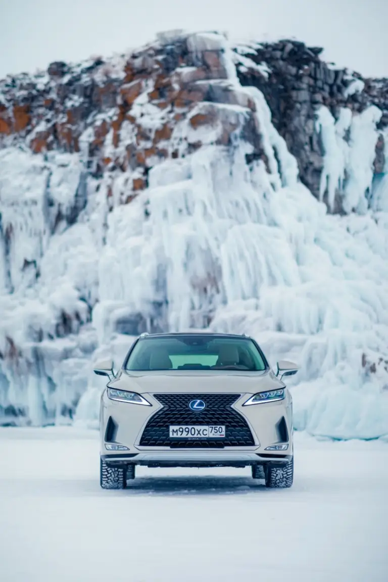 Lexus sul lago ghiacciato Baikal  - 22