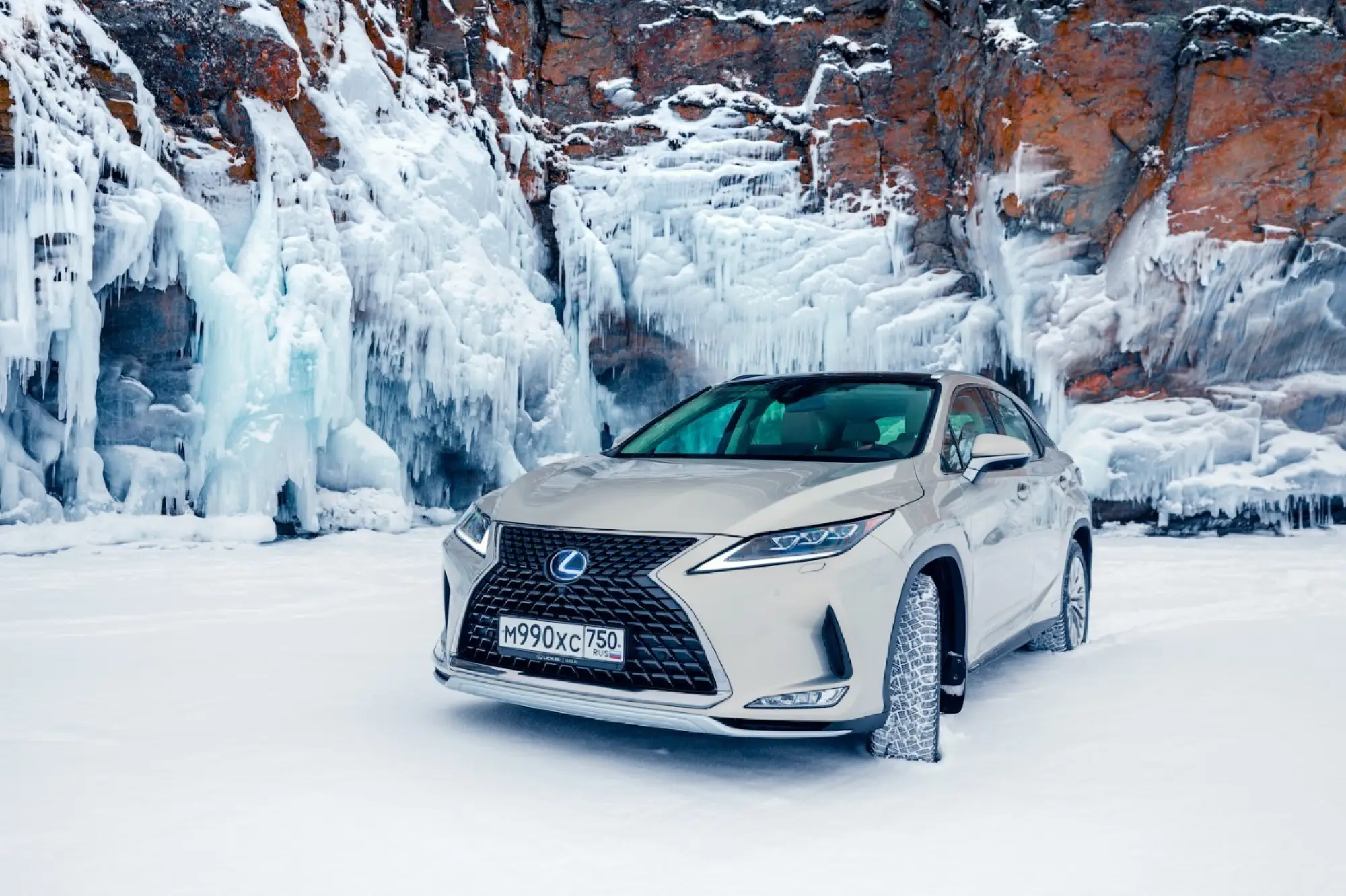 Lexus sul lago ghiacciato Baikal  - 28