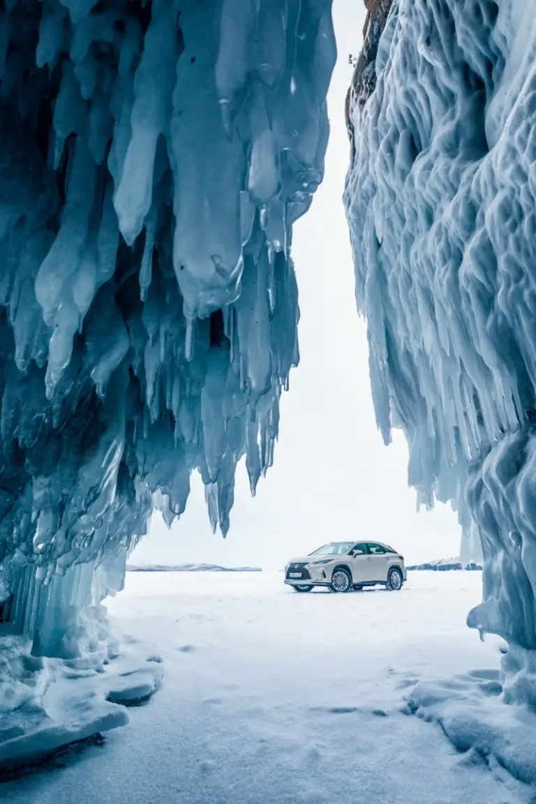 Lexus sul lago ghiacciato Baikal  - 33