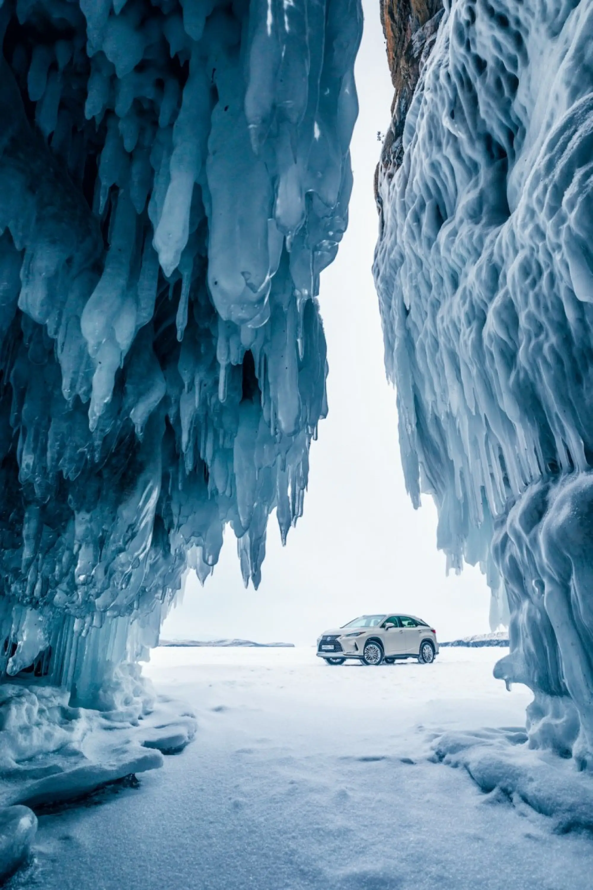 Lexus sul lago ghiacciato Baikal  - 34