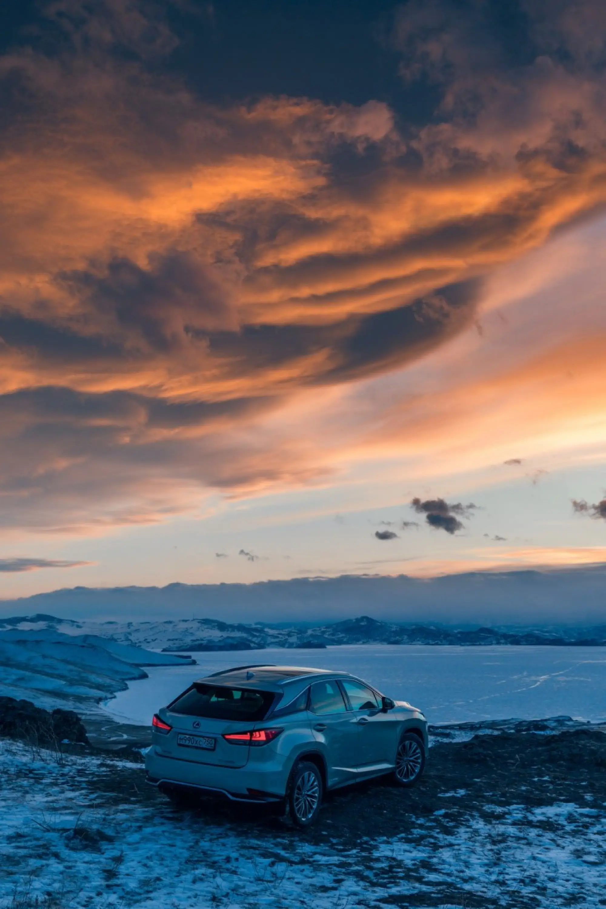 Lexus sul lago ghiacciato Baikal  - 55