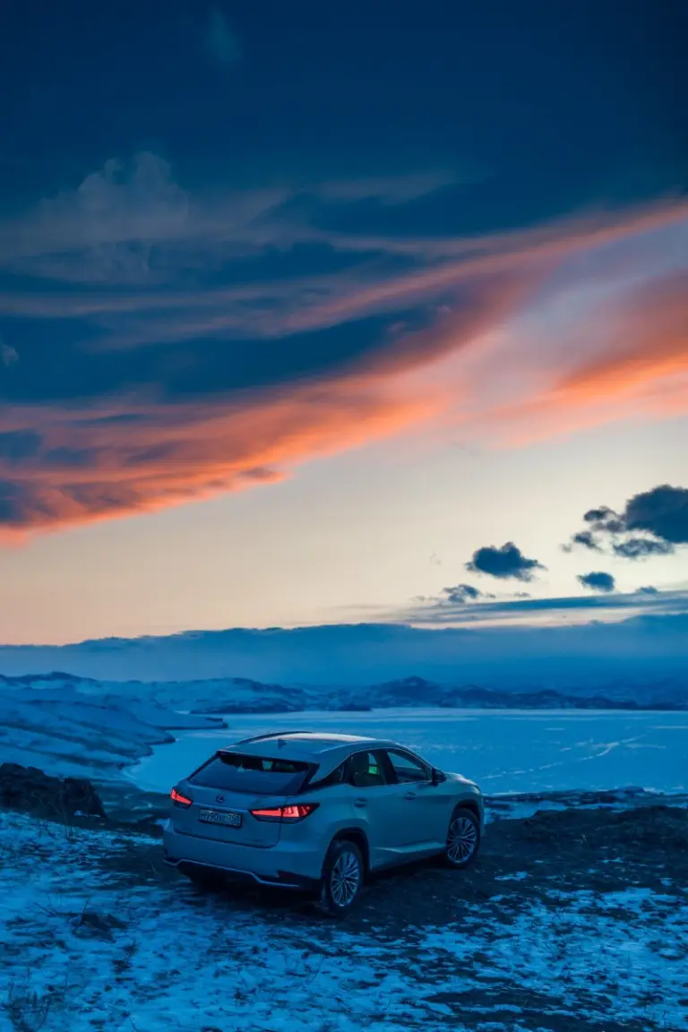 Lexus sul lago ghiacciato Baikal  - 58