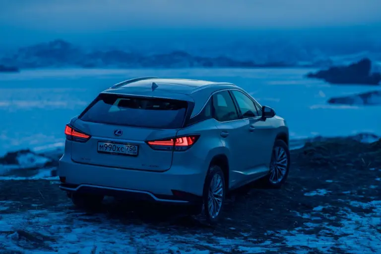 Lexus sul lago ghiacciato Baikal  - 60