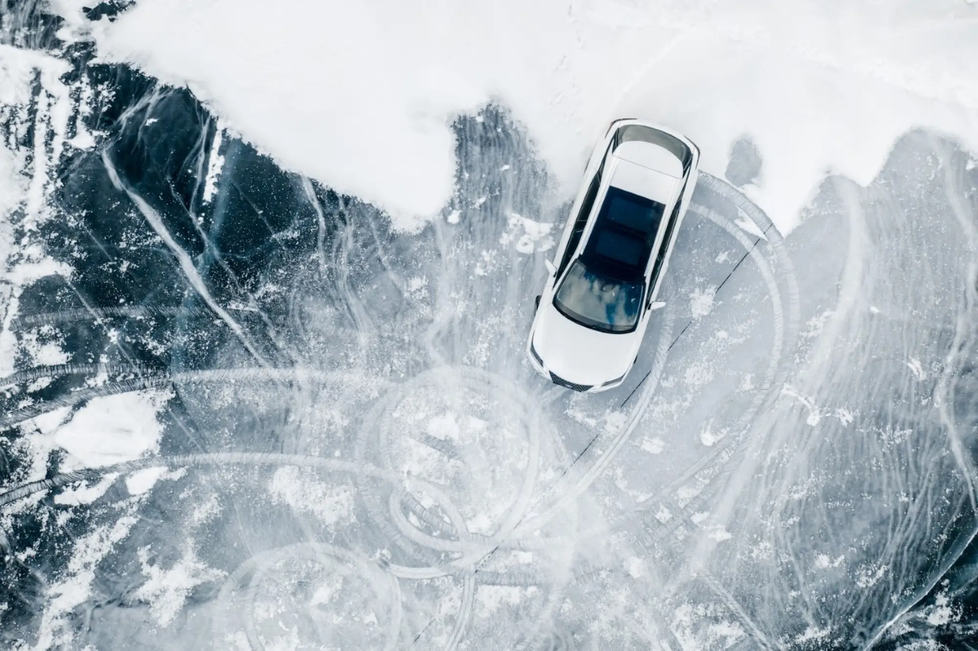 Lexus sul lago ghiacciato Baikal  - 63