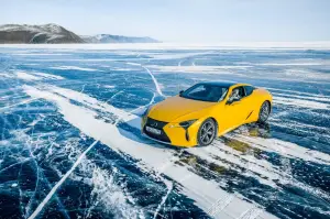 Lexus sul lago ghiacciato Baikal  - 67