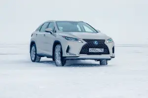 Lexus sul lago ghiacciato Baikal  - 6