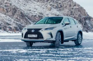 Lexus sul lago ghiacciato Baikal  - 7