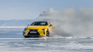 Lexus sul lago ghiacciato Baikal  - 80
